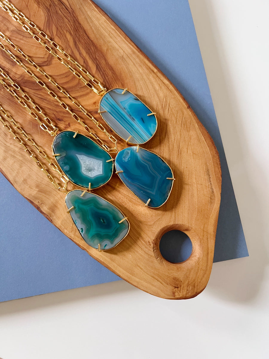 Boho Chic Agate Pendant Necklace