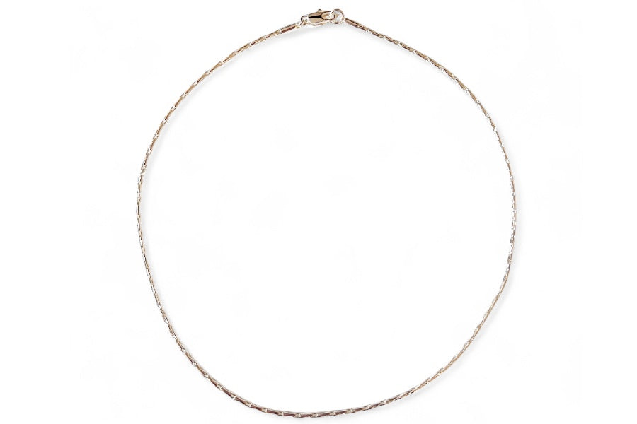 Essential Slim Choker in gold or silver